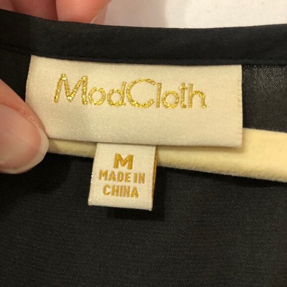 ModCloth Black Sleeveless Ruffled Flowy Blouse Womens M Whimsigoth Witchy Top - Picture 3 of 6